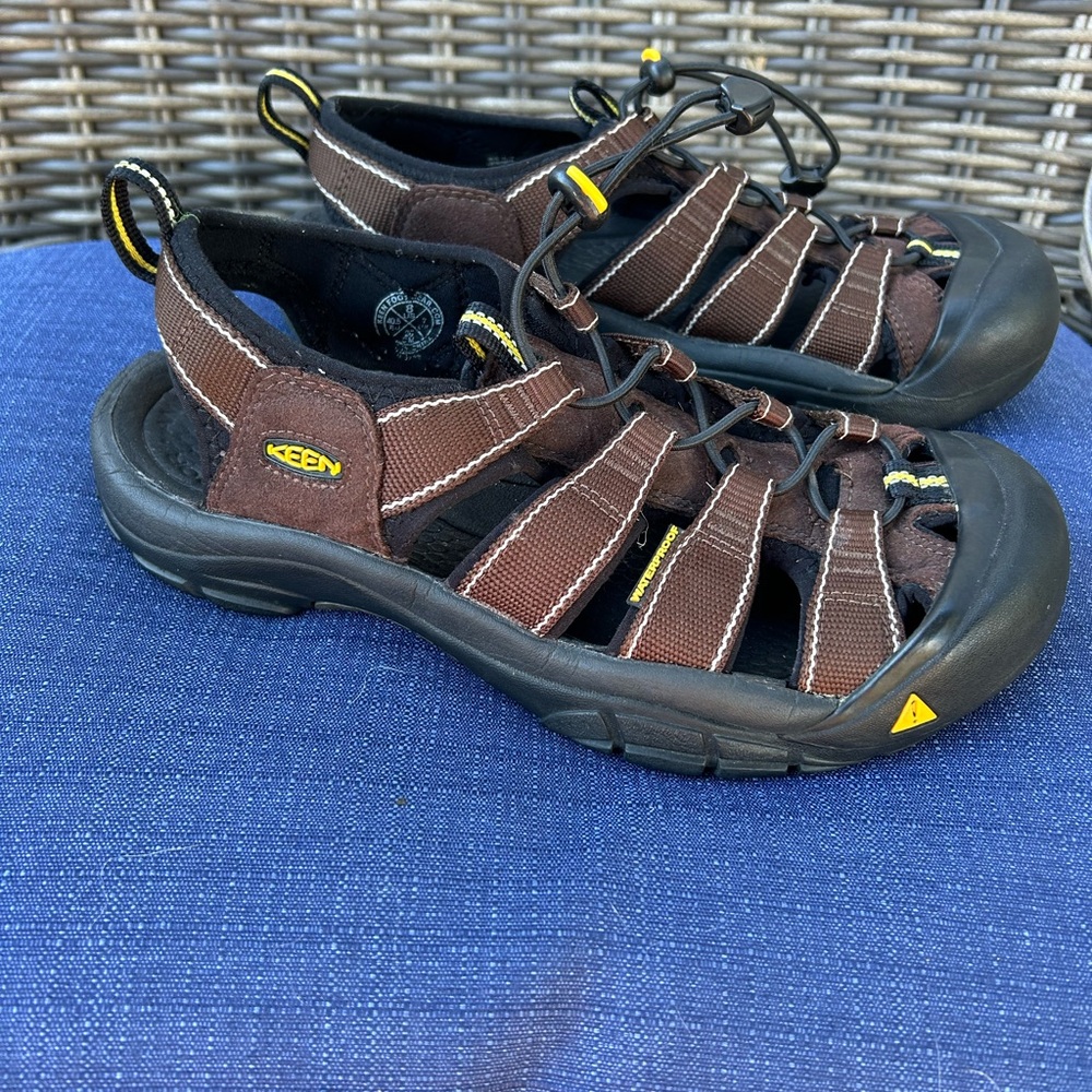 Keen Men's Brown and Black Outdoor Sandals - Picture 2 of 4